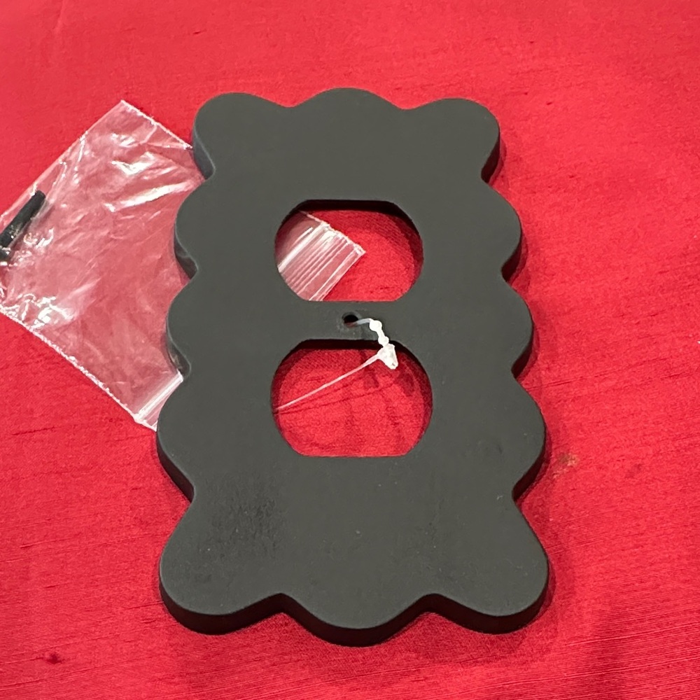 Black Scalloped Outlet Plug Cover